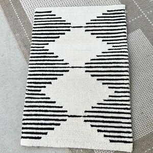 Surya Granada Wool Accent Rug 2’x3’